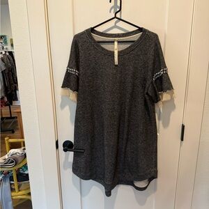 Uncle Frank Ladies Gray Tunic. Size Medium. White & Rhinestones on Sleeve.
